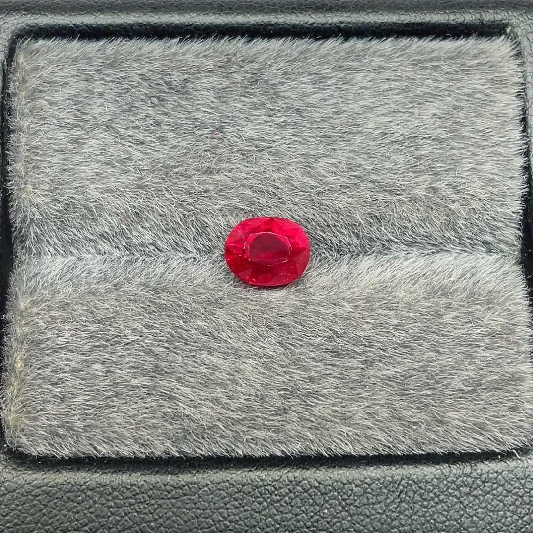 裸石红宝石2.18克拉天然鸽血红红宝石吉尔德证书