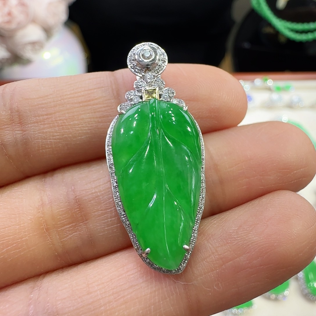 翡翠吊坠(不含链)18K金镶嵌