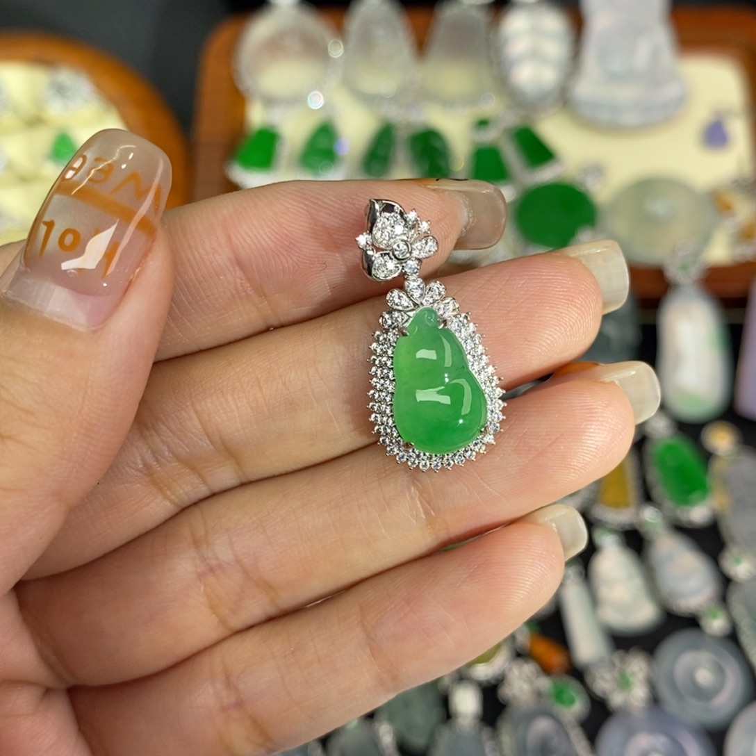 翡翠未镶嵌颈饰A货翡翠