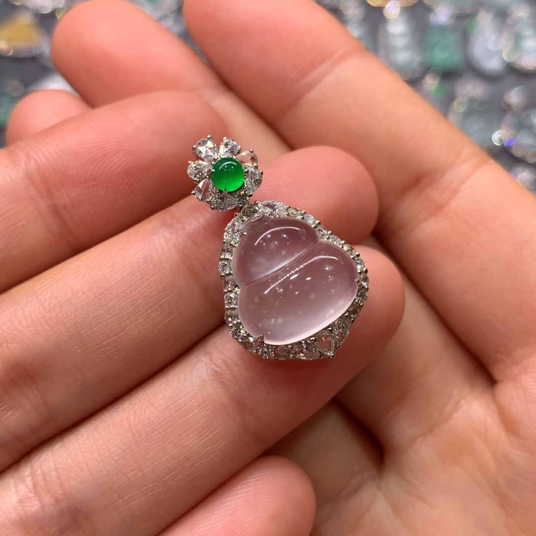 翡翠颈饰18K金镶嵌吊坠