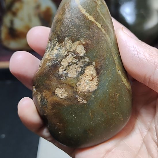 和田玉未镶嵌把件