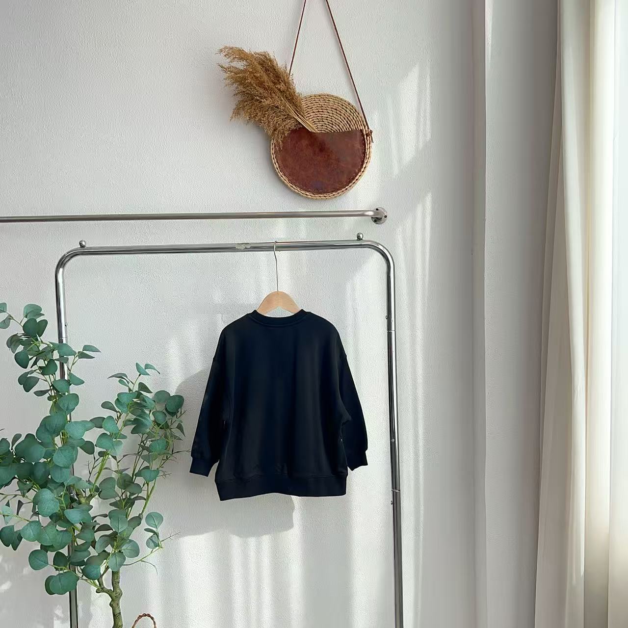 0042贝黑色加绒圆领卫衣