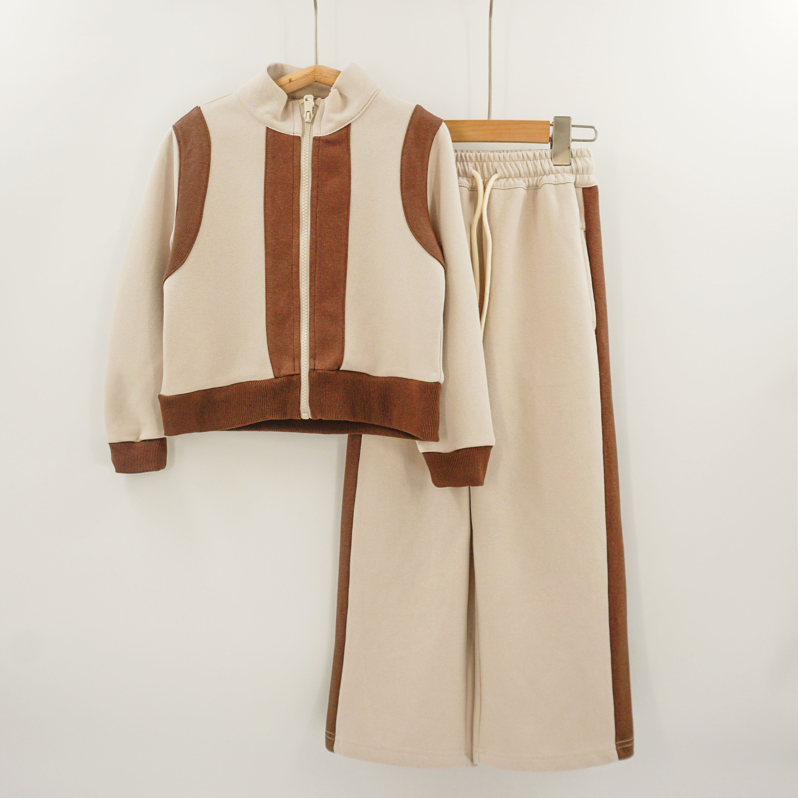 休闲风运动套装条纹针织显瘦洋气春秋休闲气质短款时尚阔腿女宝