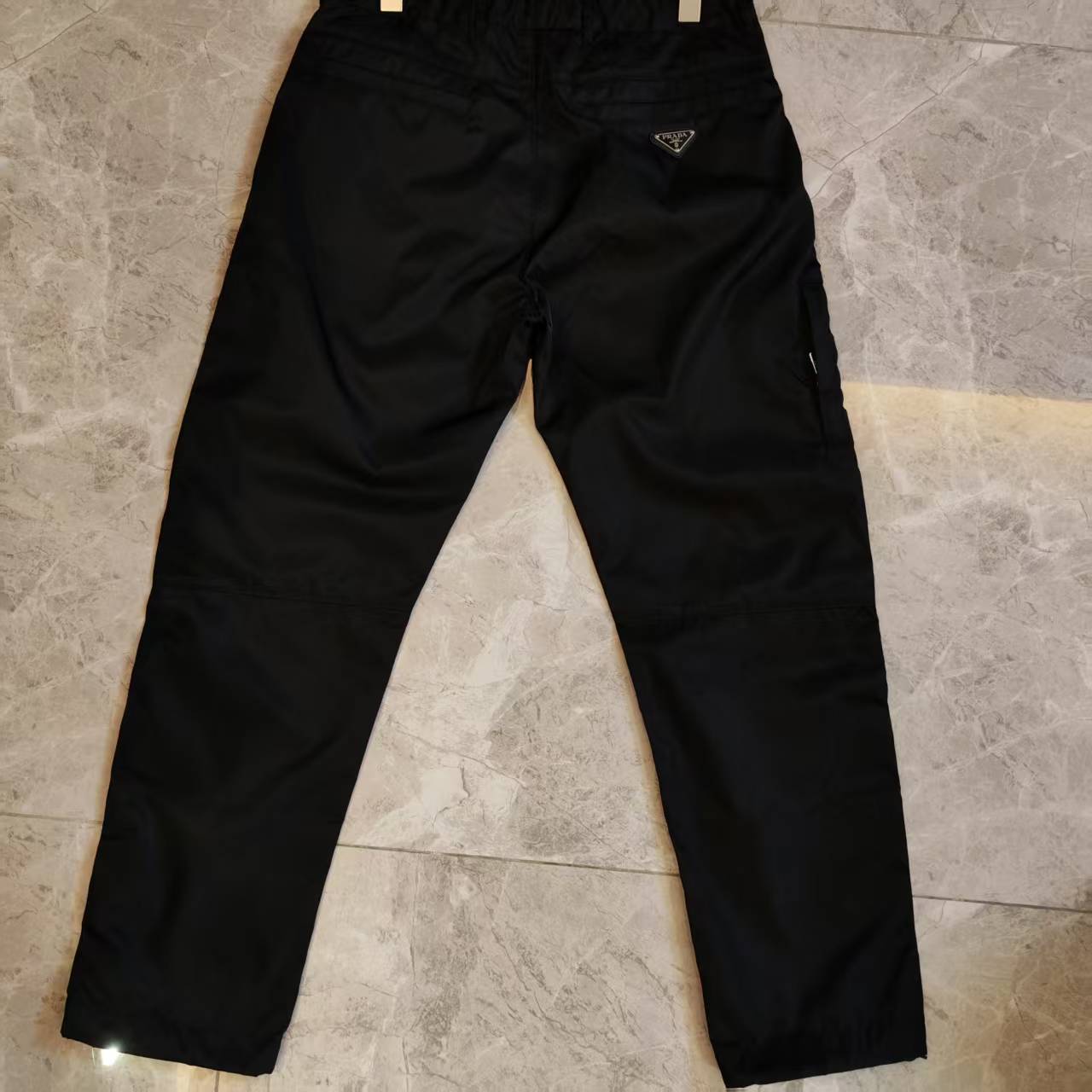 99新 Prada/普拉达 经典降落伞布休闲裤 235