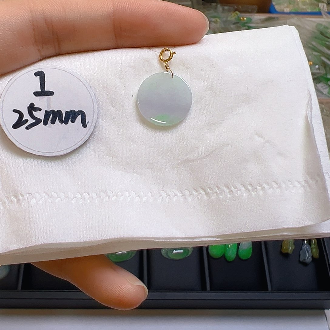 翡翠颈饰18K金镶嵌翡翠