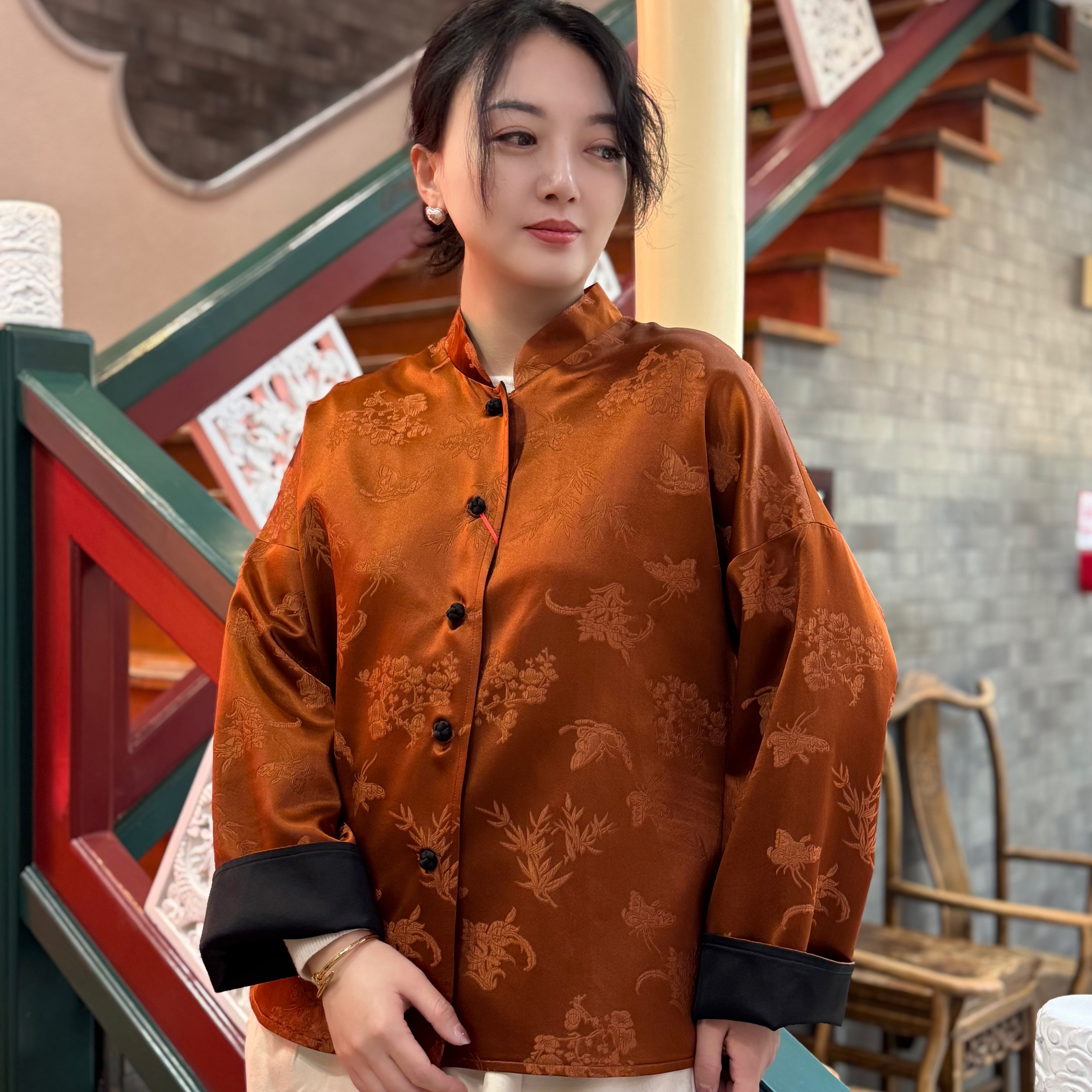 瑞蚨祥新中式女夹衣桑蚕丝交织小立领翻袖棕色