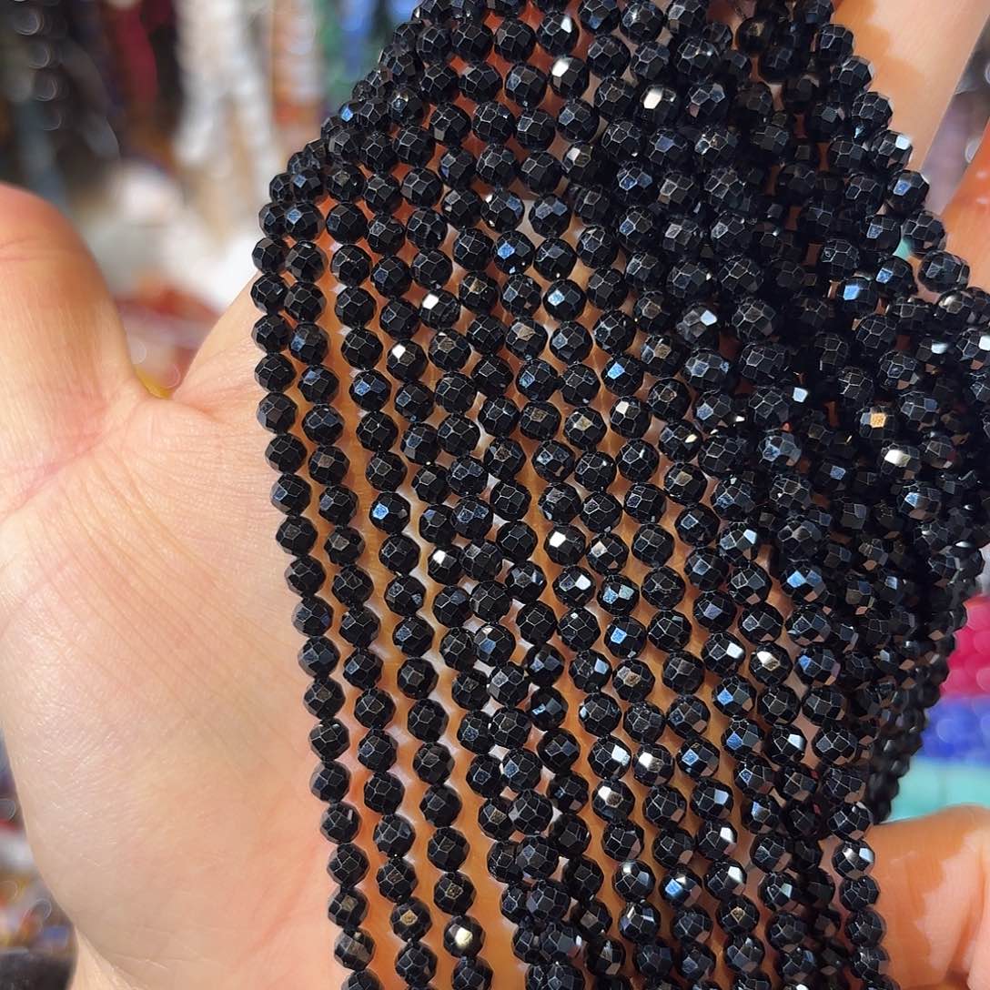 玛瑙/玉髓未镶嵌珠宝半成品黑尖晶卡4一条