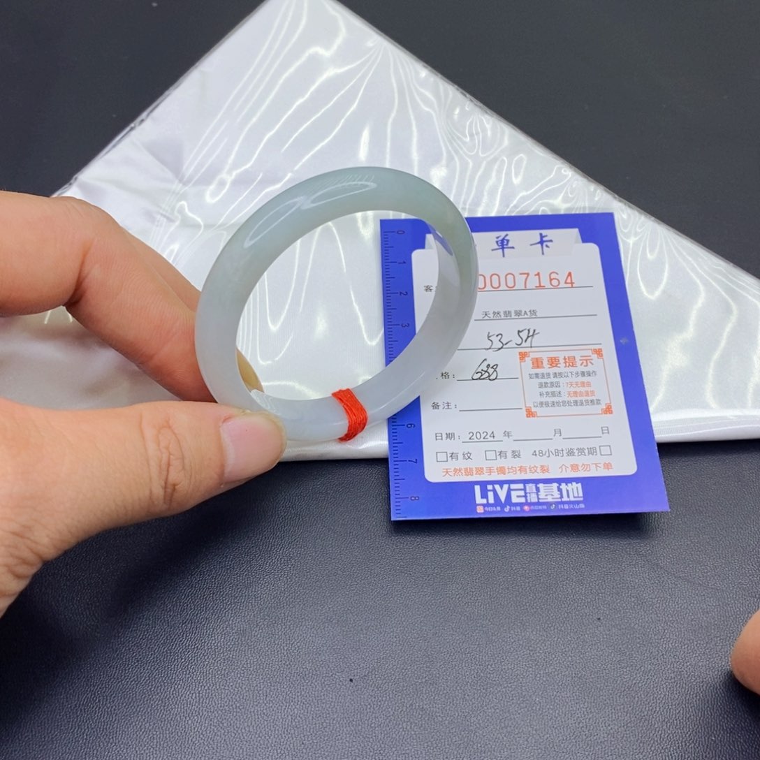 翡翠手镯未镶嵌翡翠