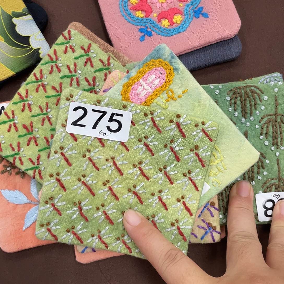 搪瓷杯子里还有好多东西