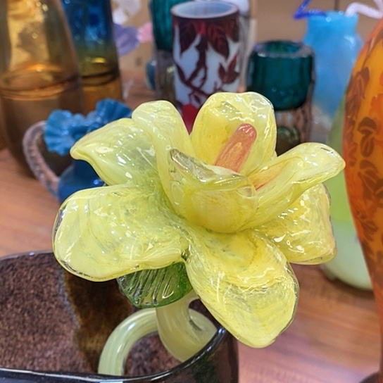 琉璃花瓶高45厘米宽9厘米