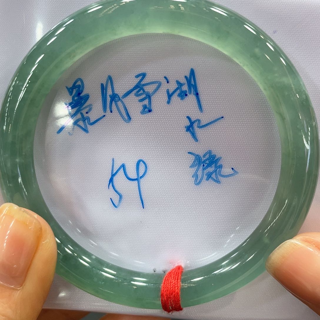 翡翠手镯未镶嵌翡翠手镯