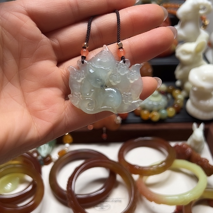 蛇纹石玉吊坠未镶嵌