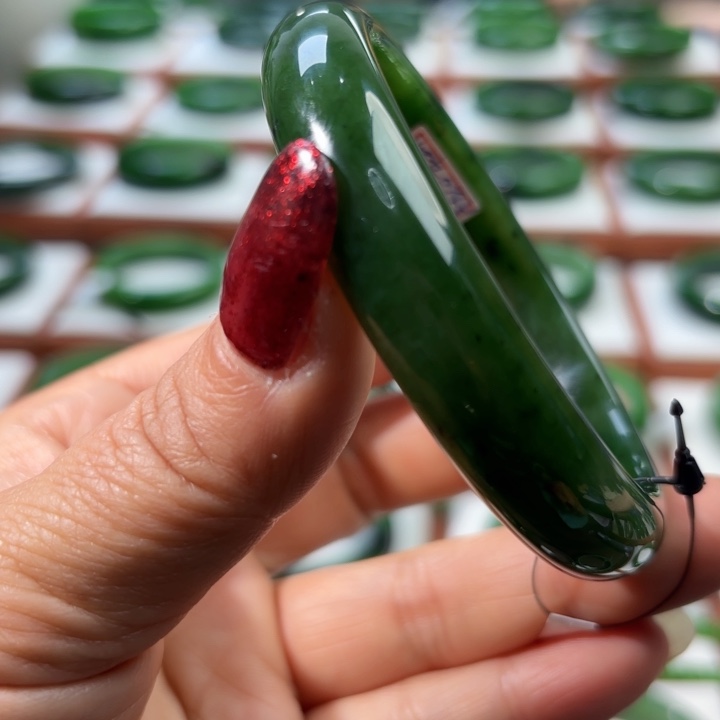 未镶嵌手镯和田玉华*