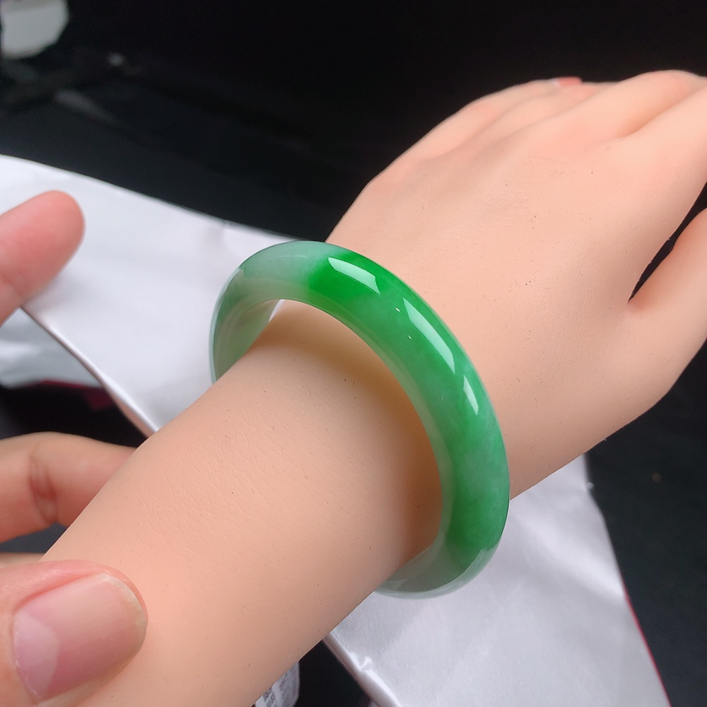 54圈缅甸天然A货翡翠玉手镯帝王绿绿色翡翠色飘绿妈妈女款测量