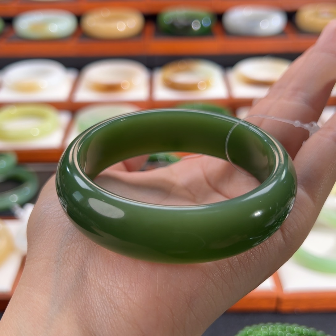 和田玉（碧玉）手镯未镶嵌