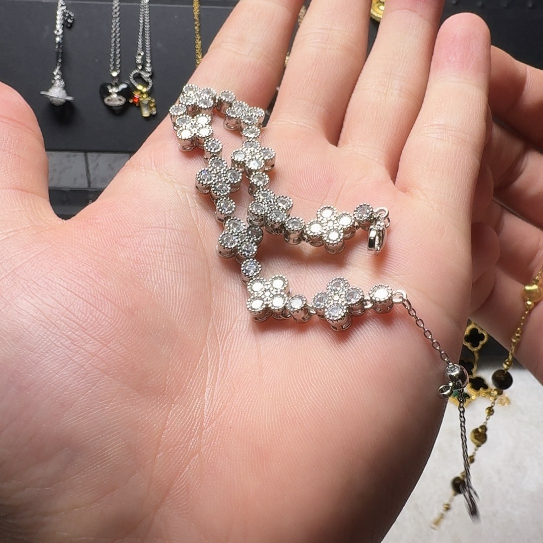 蜂***e925银皮质四叶草手链