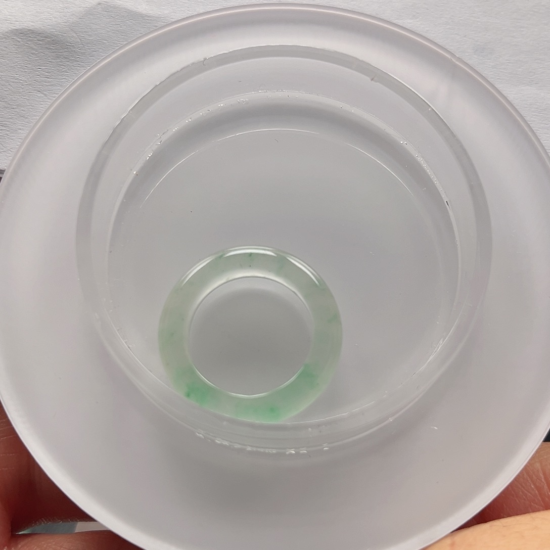 石英质玉手串未镶嵌诺*戒圈