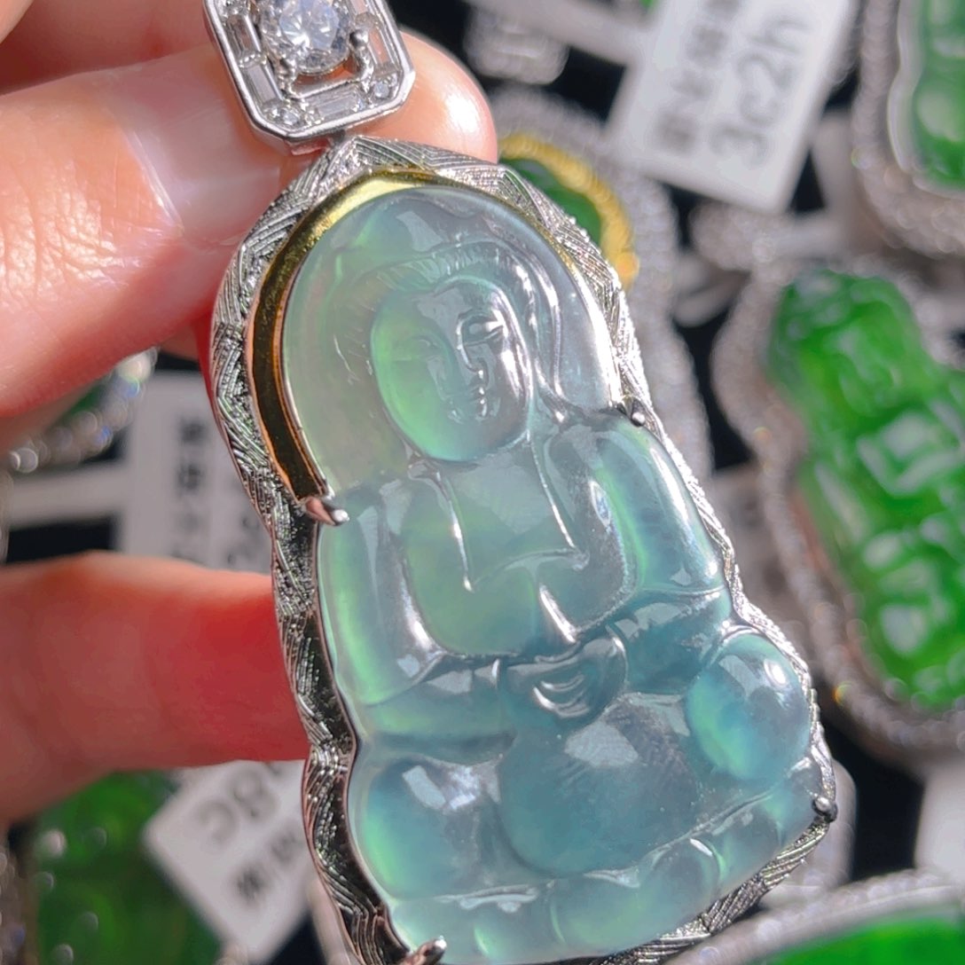 翡翠颈饰未镶嵌观音