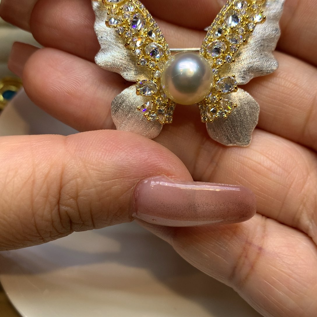 未镶嵌胸饰海水珍珠