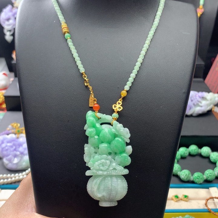 翡翠颈饰未镶嵌翡翠花篮