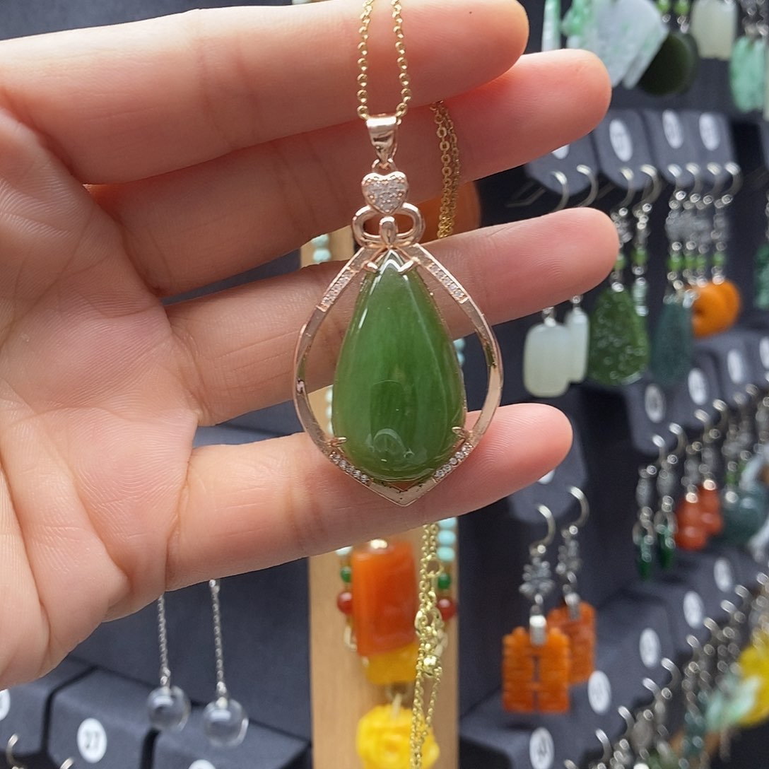 燕***子和田玉银S925镶嵌颈饰