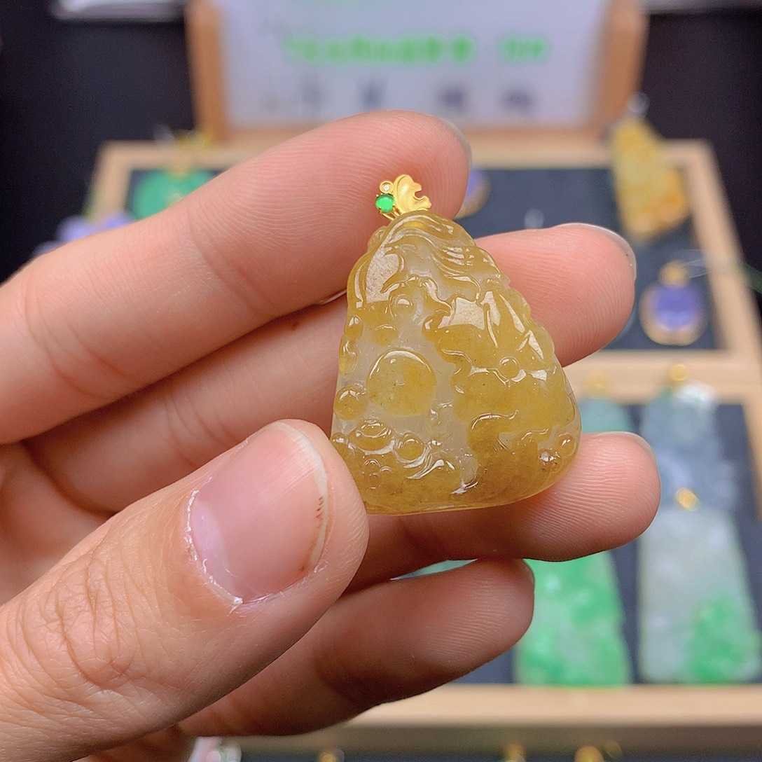 翡翠颈饰18K金镶嵌翡翠