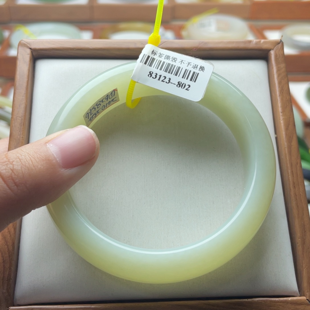 【闪购商品】和田玉手镯未镶嵌57