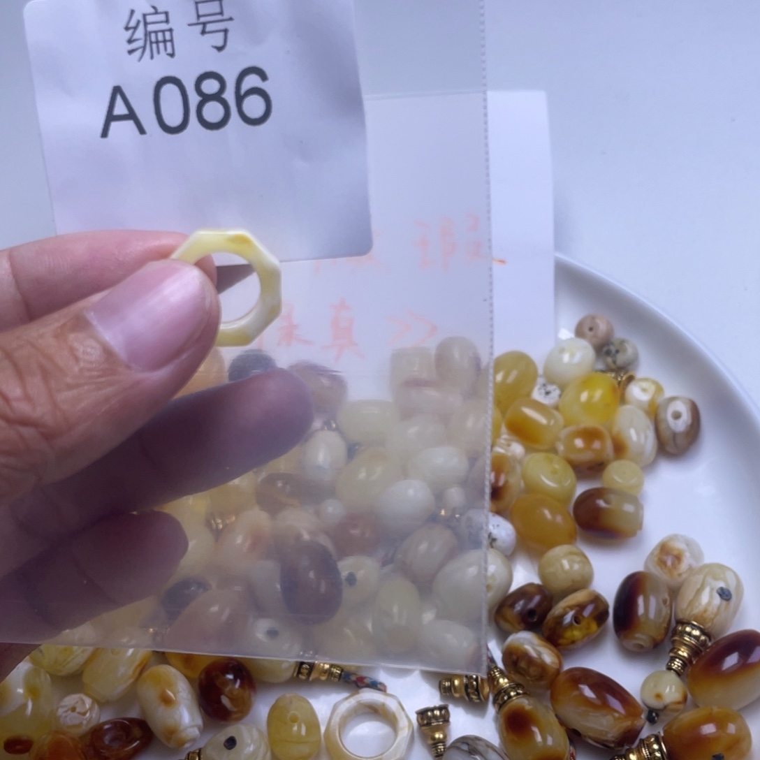 琥珀未镶嵌裸石蜜蜡