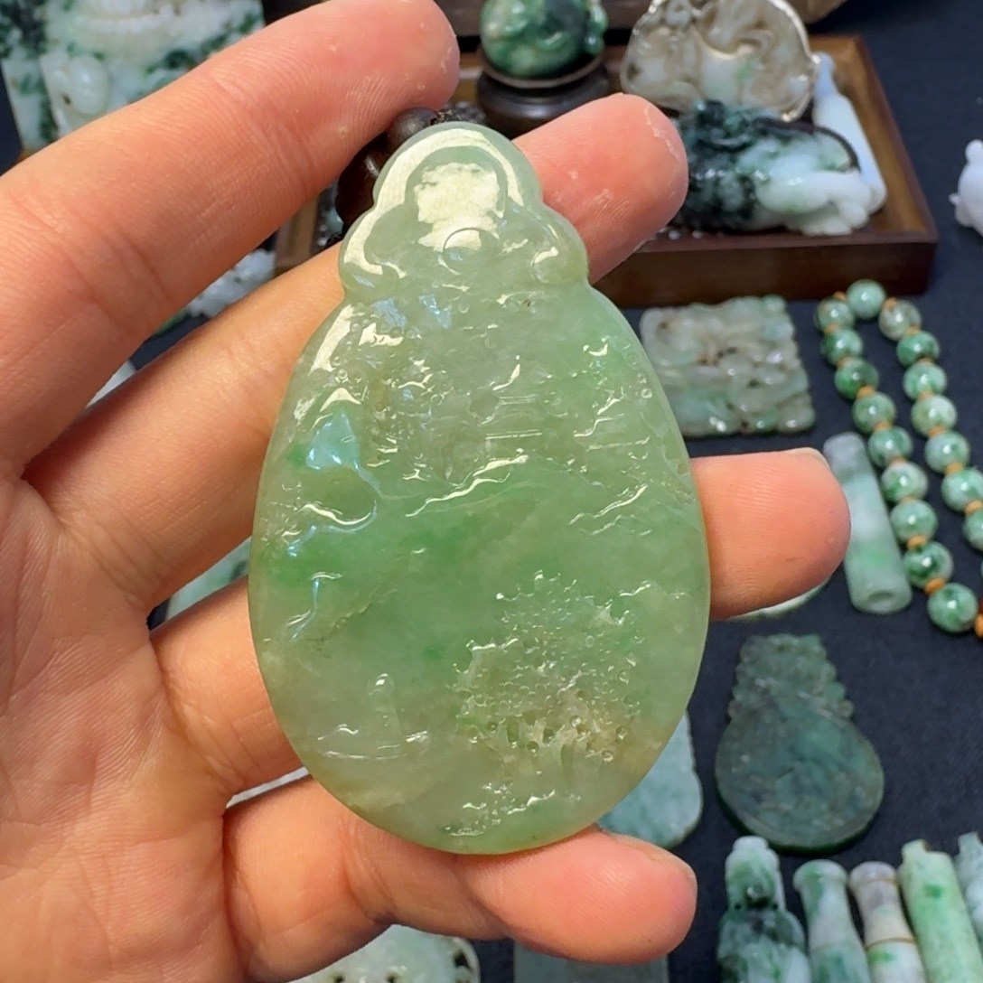 翡翠颈饰未镶嵌翡翠颈饰未镶嵌..