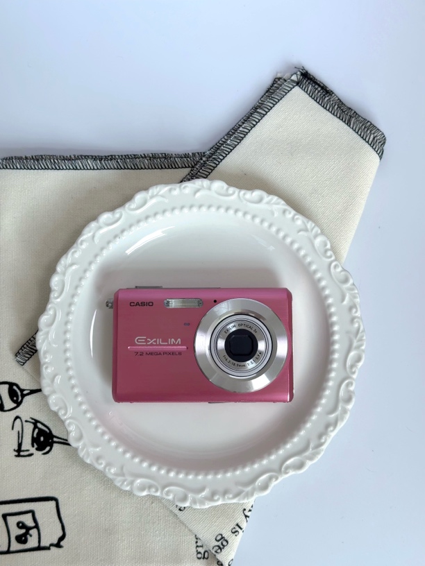 95新 Casio/卡西欧 z75粉色(no退换)轻微黄屏，不影响出图