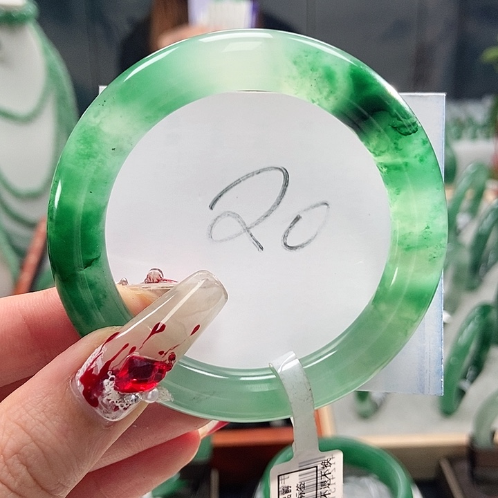 石英质玉手镯未镶嵌天然A货非洲翠手镯