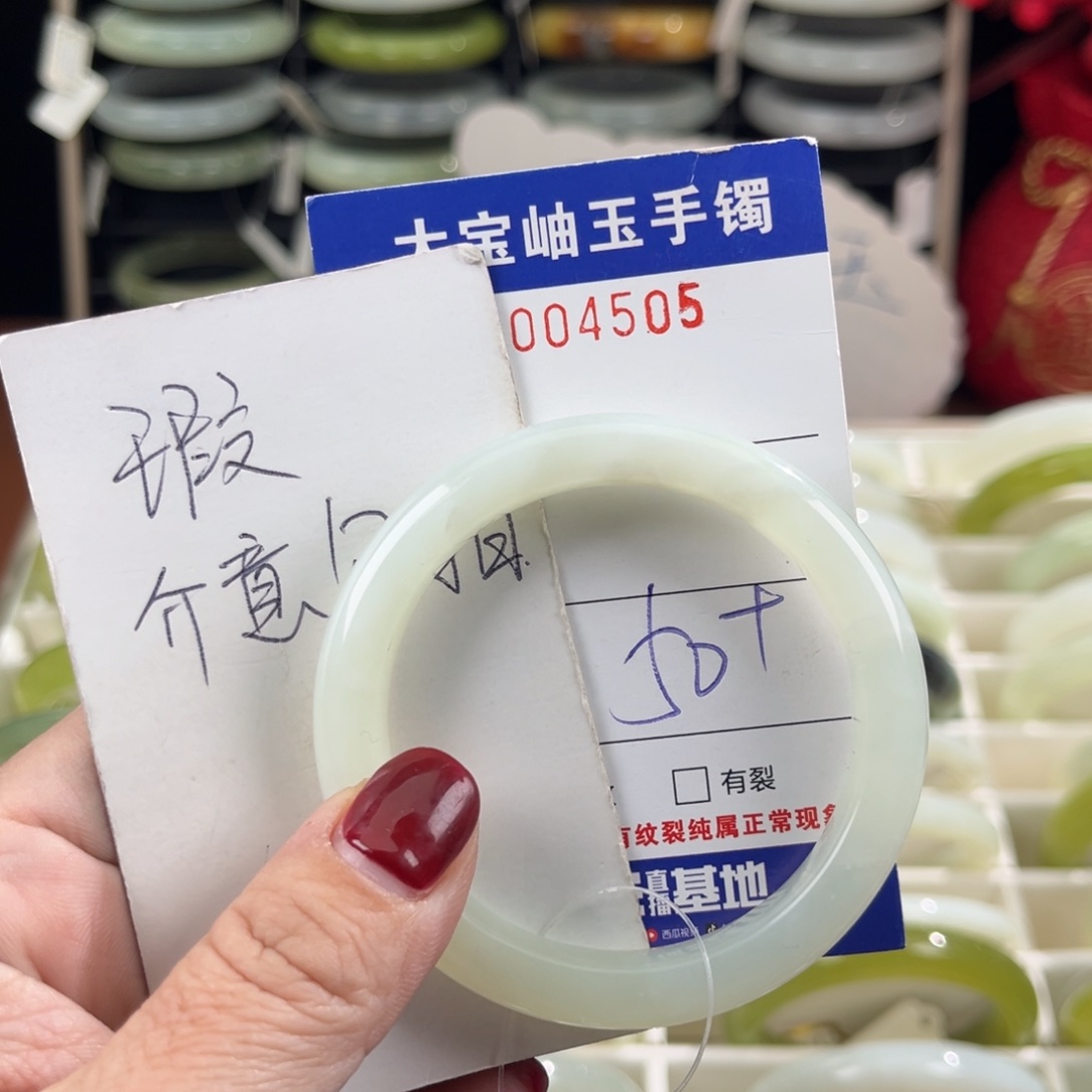 蛇纹石玉手镯未镶嵌