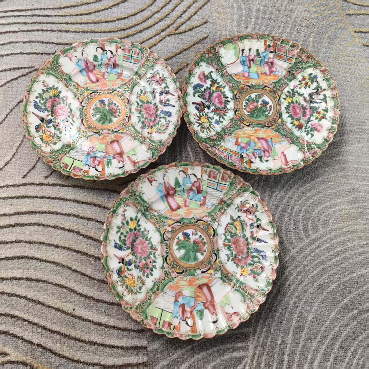 A01213清代光绪广彩开窗人物花鸟纹花口赏盘【其一】