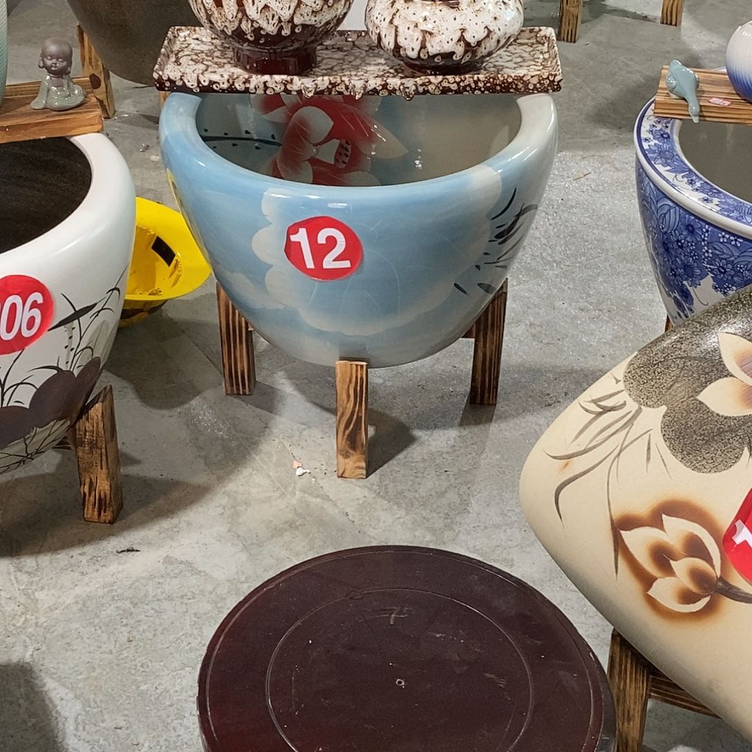 安***于景德镇陶瓷鱼缸艺术