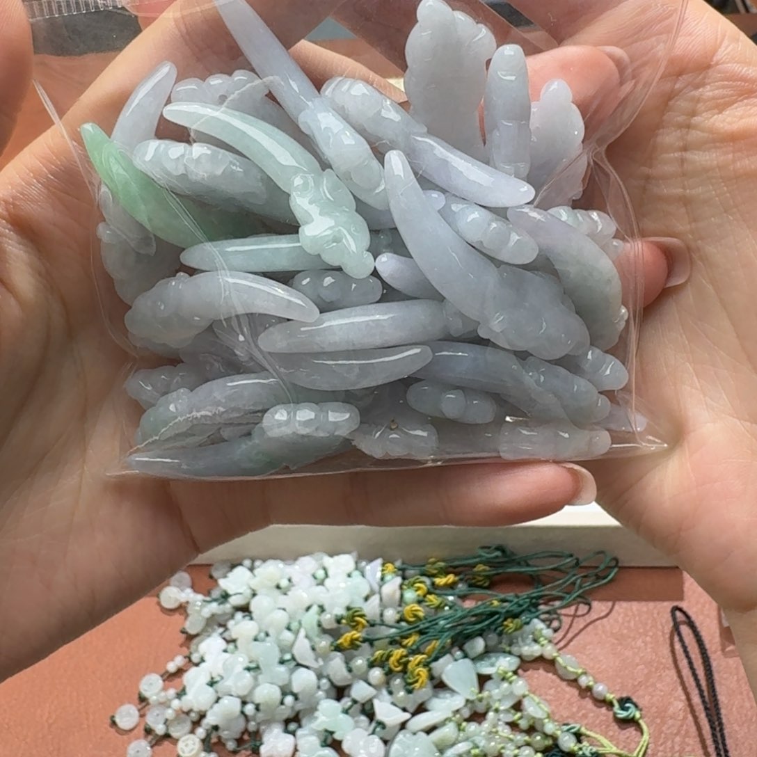 未镶嵌挂件翡翠福利1个，不包邮，拍邮费发货