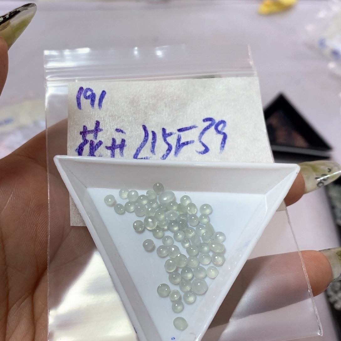 定制翡翠未镶嵌花**靡我