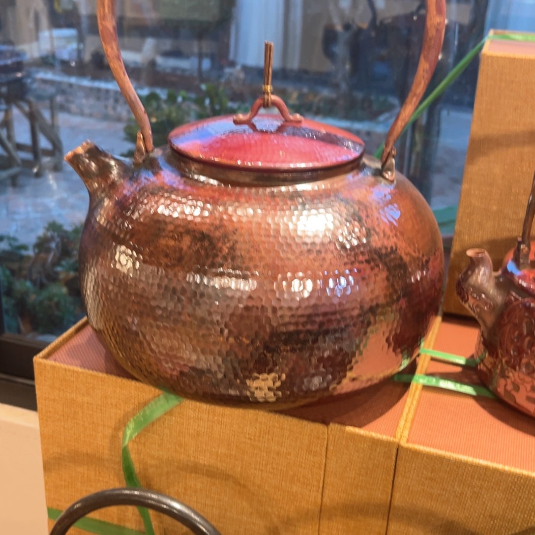 鲲鹏大壶手工锻打工艺