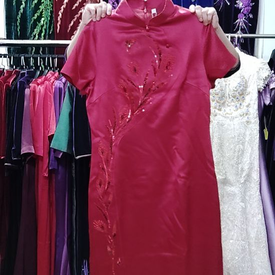 品牌酒红色100醋酸缎长款重工旗袍2XL115-125斤以内