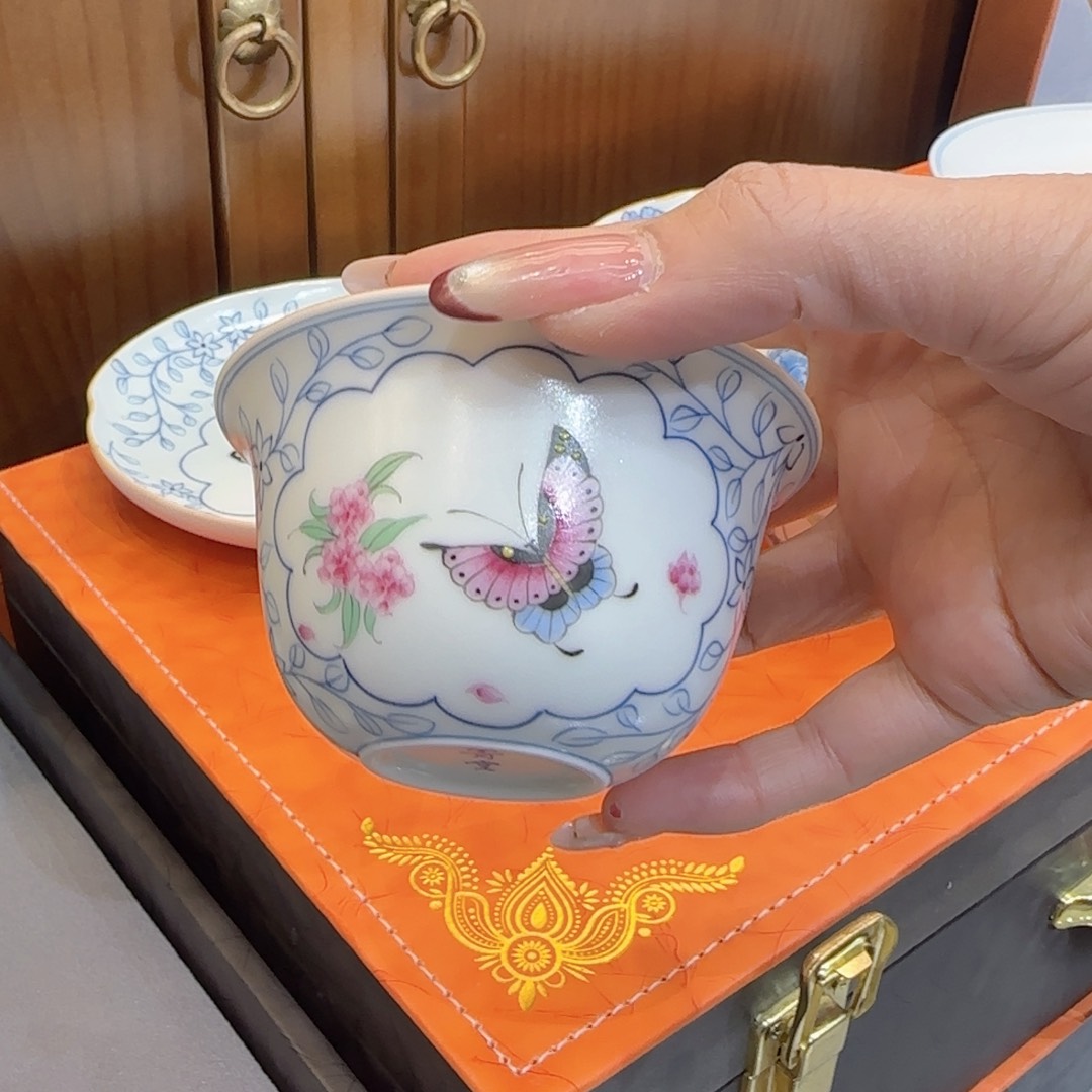 细***梦茶杯里的水也太多太