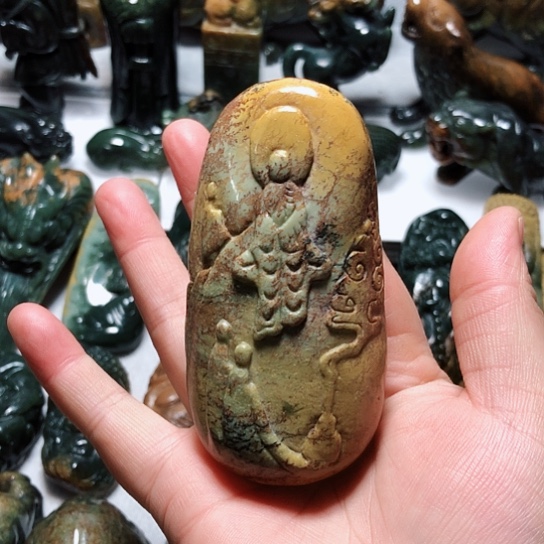 岫岩河磨玉（透闪石质玉）把件未镶嵌张*诚