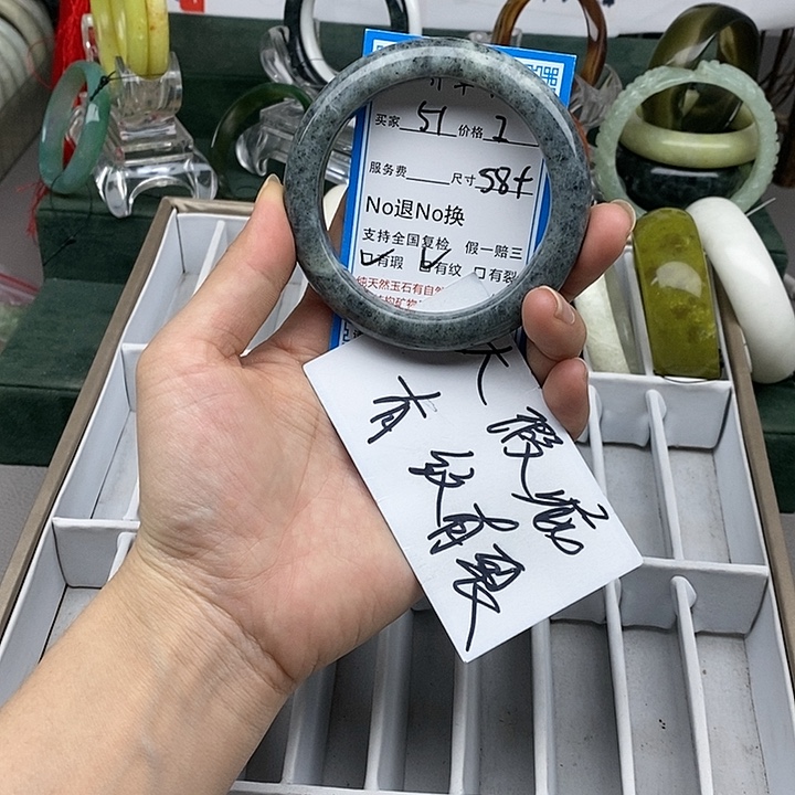 蛇纹石玉未镶嵌手镯