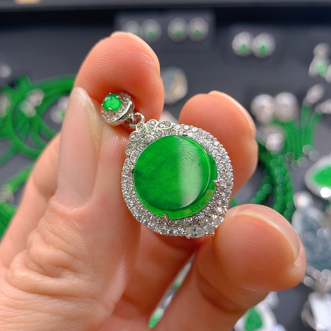 翡翠手链未镶嵌翡翠