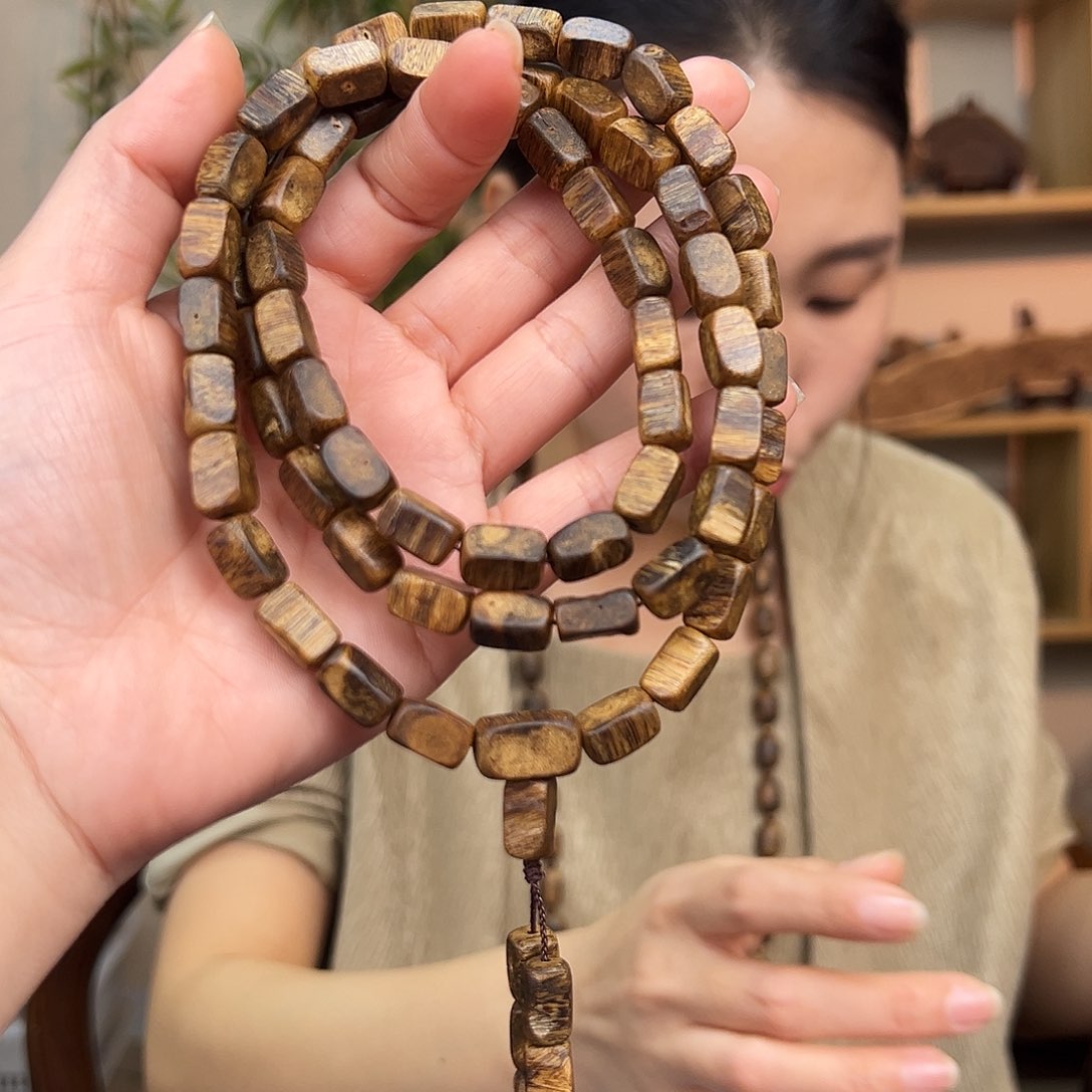 沉香手串海南白奇楠金丝红油天然板头多样性发货一条0.7mm