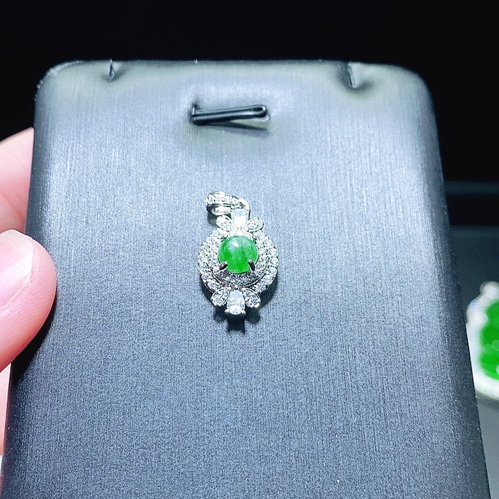 翡翠吊坠(不含链)未镶嵌