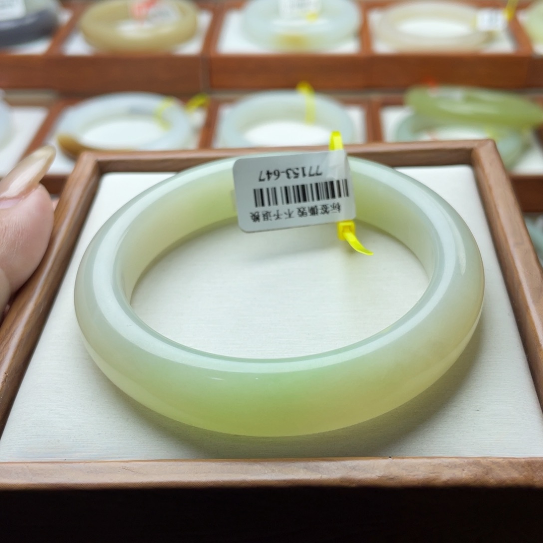 【闪购商品】和田玉手镯未镶嵌5657