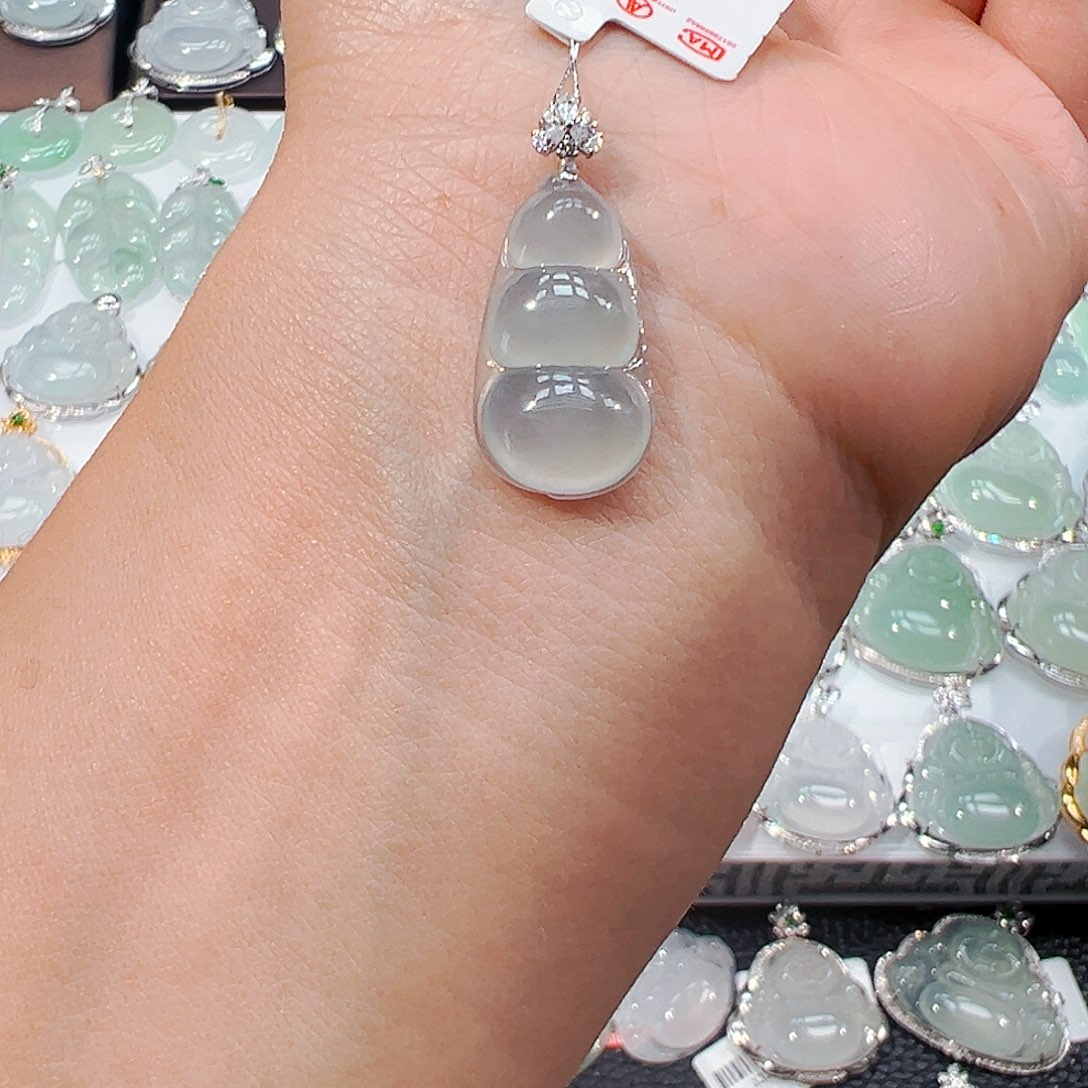 吊坠(不含链)18K金镶嵌翡翠福豆