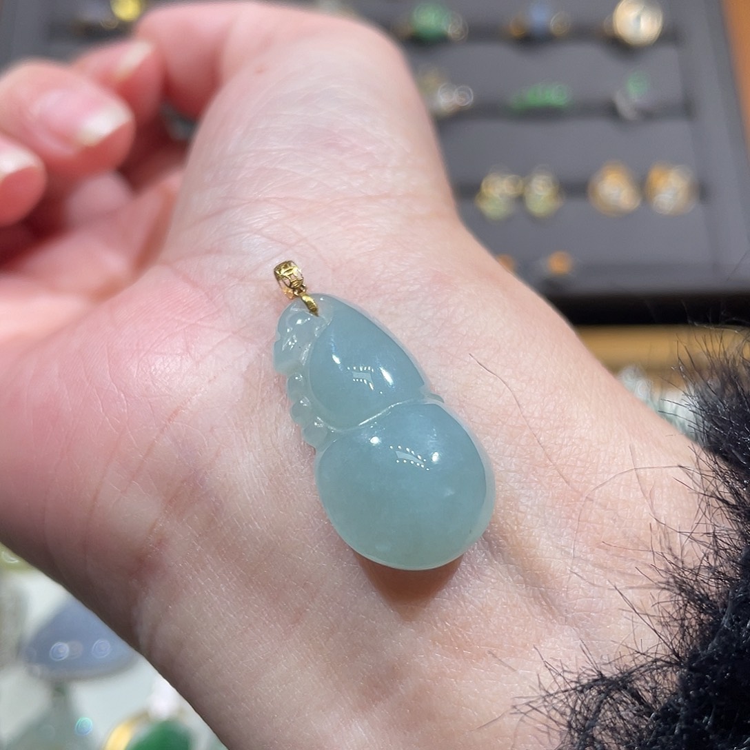 翡翠颈饰18K金镶嵌福瓜