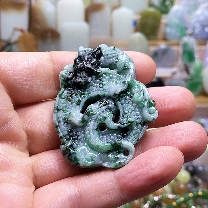 翡翠颈饰未镶嵌翡翠