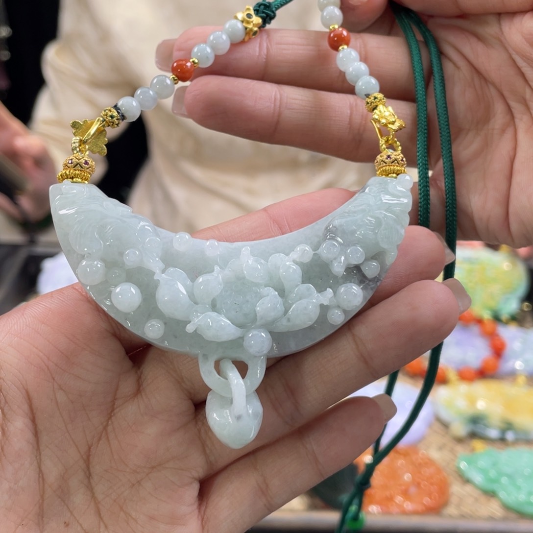 翡翠颈饰未镶嵌代编织