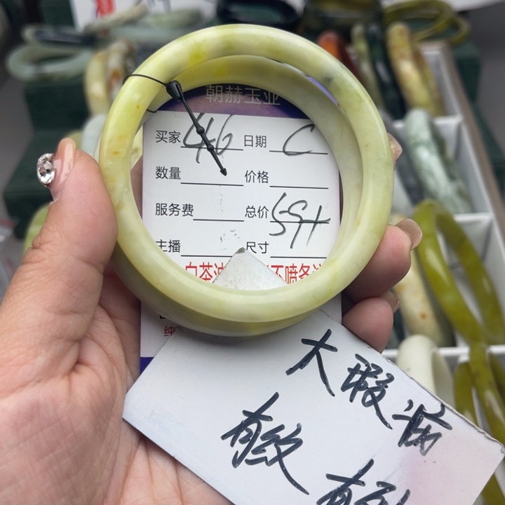 蛇纹石玉未镶嵌手镯